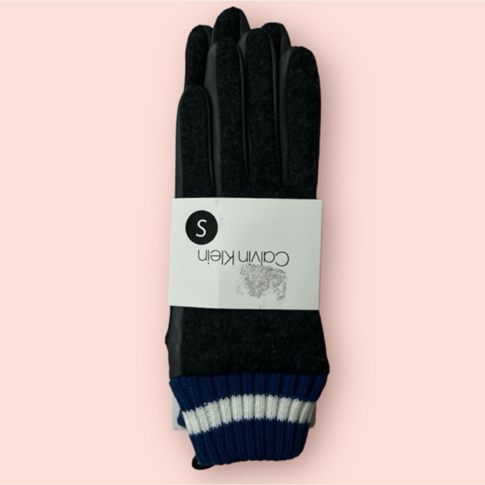 🥳 $17 NWT Women's Calvin Klein Gloves S